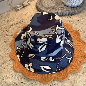 Hawaiian Blue & White Bucket Sun Hat Size Large Dorfman Pacific